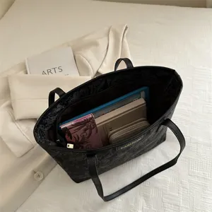 Black tote bag for women large capacity shoulder bag casual commuting daily handbag style.