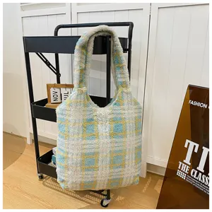 Fuzzy plaid tote bag for women, large capacity single shoulder plush handbag casual style.