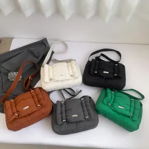 Trendy gewatteerde schoudertas voor dames, grote capaciteit stijlvolle casual tas.