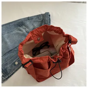 Große Umhängetasche mit vielen Taschen aus Canvas, lässige Freizeittasche für Damen Alltag.