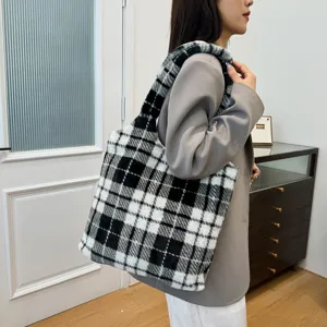 Large Capacity Plush Tote Bag For Women Retro Plaid Shoulder Bag Casual Commuter Handbag Soft Winter Fluffy Bag
