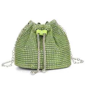 Superbe sac seau en strass vert, sac bandoulière élégant à chaîne pour femmes.