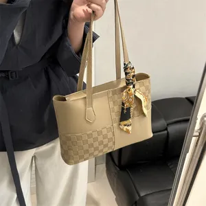 Chic PU Farbblock Shopper Umhängetasche mit elegantem modischem Schal für Damen Stil