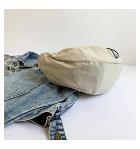 Lässige Nylon-Achseltasche mit Kordelzug und Falten-Design für modischen Damen-Alltagsstil.