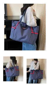 Grand sac cabas de voyage, bagage extensible pour court séjour au design bicolore élégant.