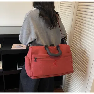 Large capacity travel duffel bag for women, lightweight waterproof weekender bag for business.