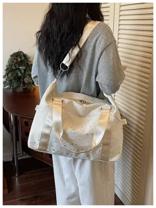 Large capacity travel duffel bag for women, casual shoulder bag and fitness sports luggage.