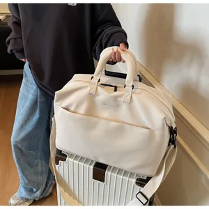 Grand sac de voyage polochon leger sac a epaule pour voyages d'affaires et fitness yoga.