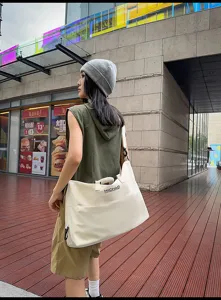 Large capacity travel duffel bag for women and men, casual shoulder weekender bag.