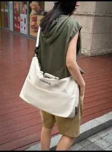 Large capacity travel duffel bag for women and men, casual shoulder bag, gym sports bag.