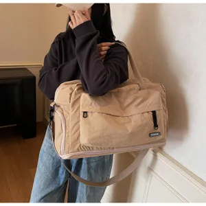Large capacity casual travel duffel bag detail, lightweight waterproof fabric, adjustable strap.