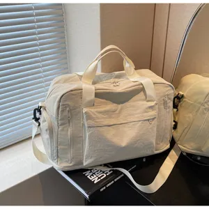 Large capacity travel duffel bag for women and men, casual sports gym bag with zipper pockets.