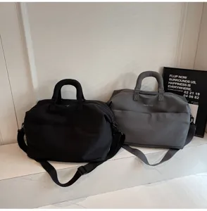 Grand sac de voyage à bandoulière, sac de sport léger et pratique pour courts déplacements.