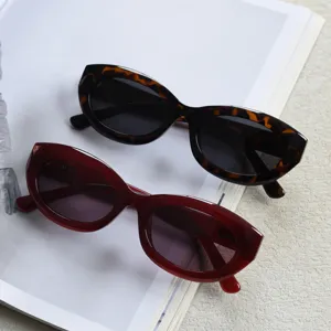 Retro oval cat eye sunglasses with TR90 frame, stylish eyewear for men and women details.