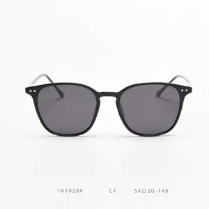 TR1929 classic black square polarized sunglasses with slim frames for stylish street snap.