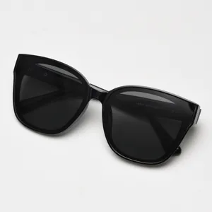 Detailed shot of fashionable black oversized sunglasses with TR90 frame and nylon lenses.