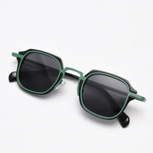 Retro metal polarized sunglasses for men and women, trendy punk style street snap eyewear.