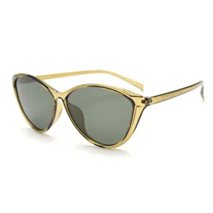 Retro cat eye sunglasses for women, oversized vintage sun glasses with stylish green lenses.