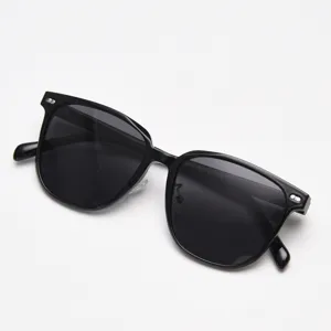 Στυλάτα μαύρα γυαλιά ηλίου polarized TR90 για άνδρες και γυναίκες, εξαιρετική προστασία ηλίου.