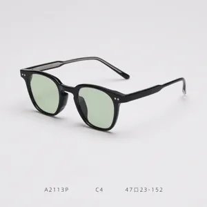 Lunettes de soleil polarisées pour femmes, petite monture ronde noire rétro chic.