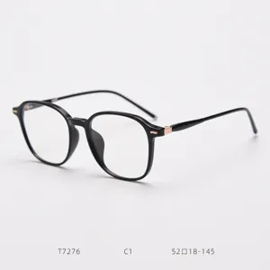 Montatura per occhiali ottici TR90 leggera con elegante design a contrasto per uso quotidiano.