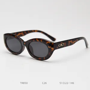 Retro tortoise shell oval cat eye polarized sunglasses with chic metallic temple detail.