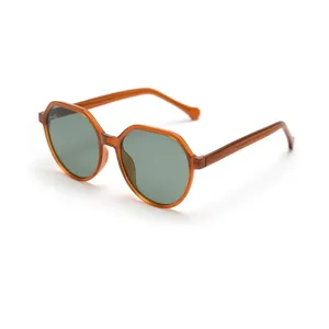 Modische polygon polarisierte Sonnenbrille für Damen mit stilvollem Bernsteinrahmen Hauptbild.