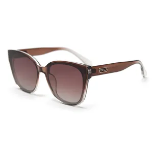 Stylish large-frame gradient sunglasses for women, offering UV protection and chic style.