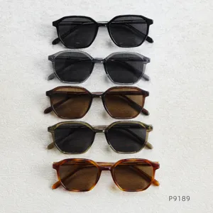 Vue détaillée des lunettes de soleil polarisées polygonales tendance avec monture TR90.