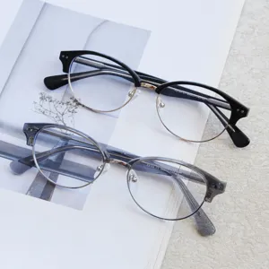Montatura per occhiali browline classica con dettagli in metallo e acetato in stile vintage.