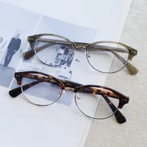 Vista dettagliata di montature per occhiali vintage semi-rimless con aste in metallo e acetato.