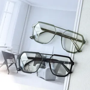 Vue détaillée de montures de lunettes élégantes à double pont, design rétro TR90 au quotidien.
