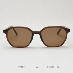 Vue détaillée de lunettes de soleil polygonales tendance avec montures marron.