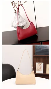Detailansicht der stilvollen minimalistischen Schultertasche mit glattem Lederfinish.