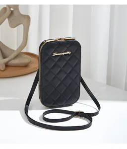 Bolso cruzado acolchado negro para teléfono, correa elegante, vista detallada.