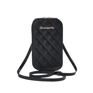 Bolso bandolera acolchado negro para mujer, elegante bolsa de móvil de cuero con herrajes dorados.