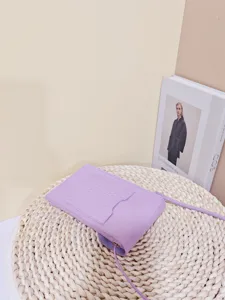 Paarse krokodillenpatroon mini crossbody telefoon tas, stijlvolle lederen schoudertas.