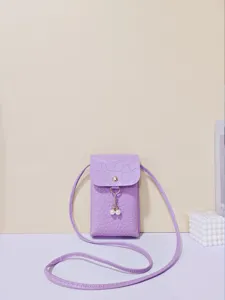 Paarse krokodillenpatroon mini crossbody telefoon tas met elegante parel kwast detail.