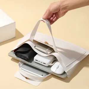 Minimalist large capacity laptop handbag for business work and daily commute use.