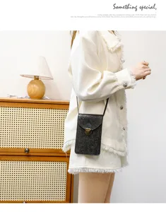 Mini borsa a tracolla vintage goffrata per cellulare con chiusura in metallo e cinturino