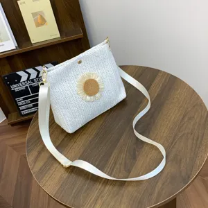Süße weiße gewebte Umhängetasche für Damen mit Sonnenblumen-Dekor, lässige modische Tasche.