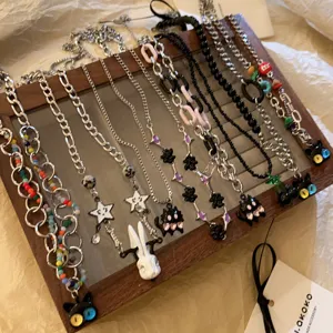 Cute cartoon big-eyed cat and cherry necklace set, edgy sweet-cool style clavicle chain jewelry.