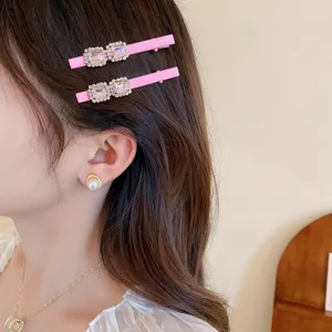 Roze strass haarspelden detail, schattige haarspeld voor dames, glanzende kristallen haaraccessoires.