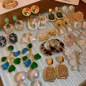 Vintage Hofstil Strass Perlen Ohrringe, elegante Nischen-Design Luxus Ohrringe für Damen.