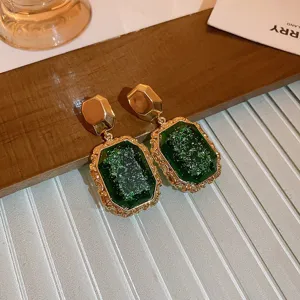 Vintage Hofstil grüne Stein hängende Ohrringe, elegante vergoldete Kristall Ohrstecker.