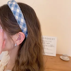 Cerchietto imbottito a quadri blu per donne, fascia per capelli in tessuto elegante.