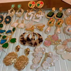 Vintage Palast Stil Strass Perlen Ohrringe, luxuriöse exquisite Ohrstecker Damenschmuck.