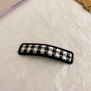Chik schwarze und weiße Hahnentritt Haarspange elegante Stoff Haarklemme Damen Haarstyling