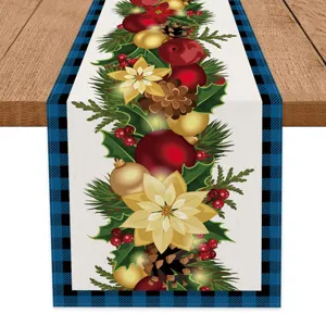 Kersttafelloper met blauwe ruitjesrand, feestelijke bloemenprint voor vakantiedecoratie.