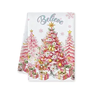 Roze kerst microvezel theedoek met schattig aquarel kerstboom en geschenkdoos print ontwerp view.